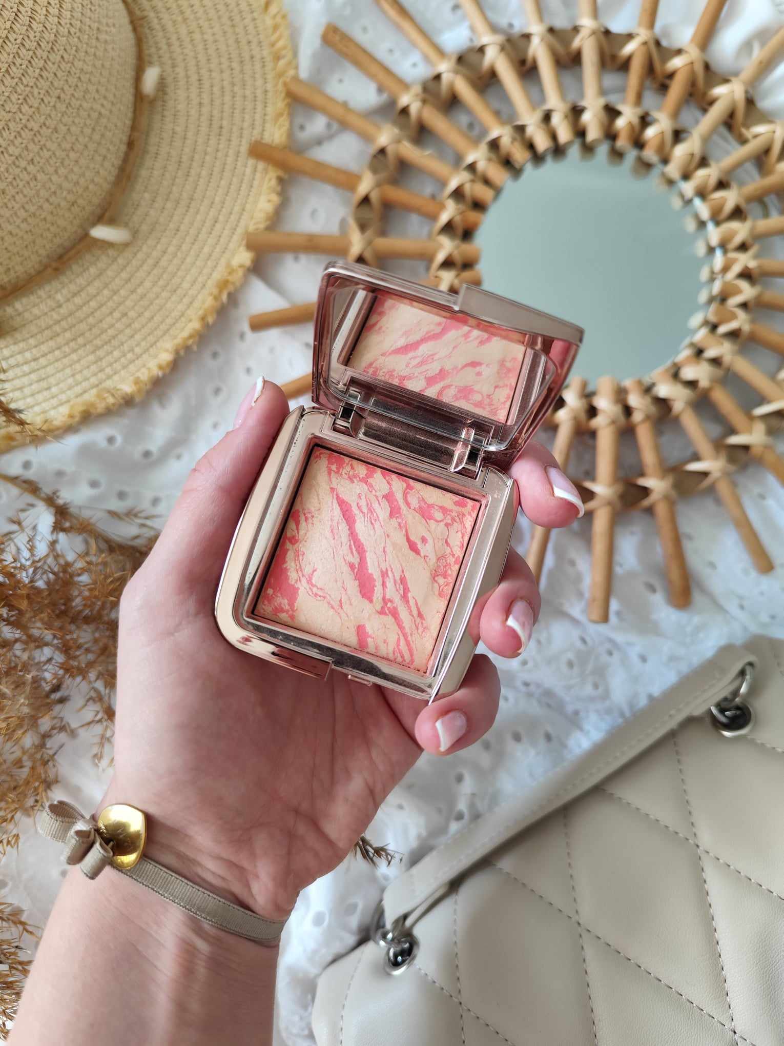 Hourglass Ambient Strobe Lighting Blush